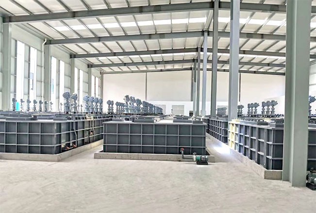 How can modular designs in extraction equipment improve scalability and customization for diverse applications?